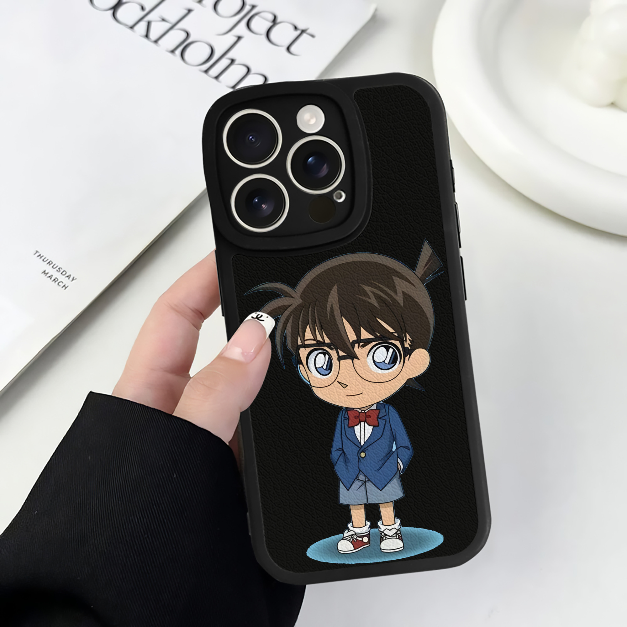 （画像用） 名探偵コナン 江戸川 コナン Detective Conan Conan Edogawa 【iPhone 16シリーズ対応】シリコンスマホケース（レザー調） 材質：シリコン